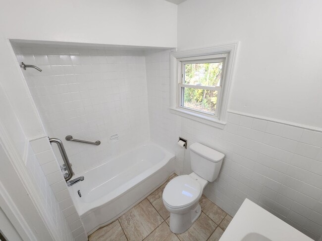 Building Photo - Cozy 3BR Home in Elida - $1,595 - Fully Re...