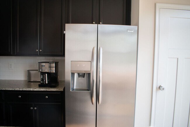 Building Photo - 2310 Avinity Ct