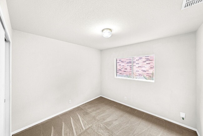 Building Photo - Charming 4-Bedroom Sanctuary - Spacious Living Awaits