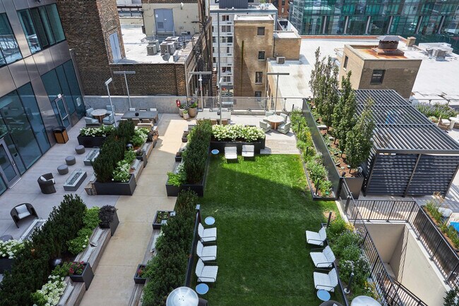 Building Photo - 1006 S Michigan Ave