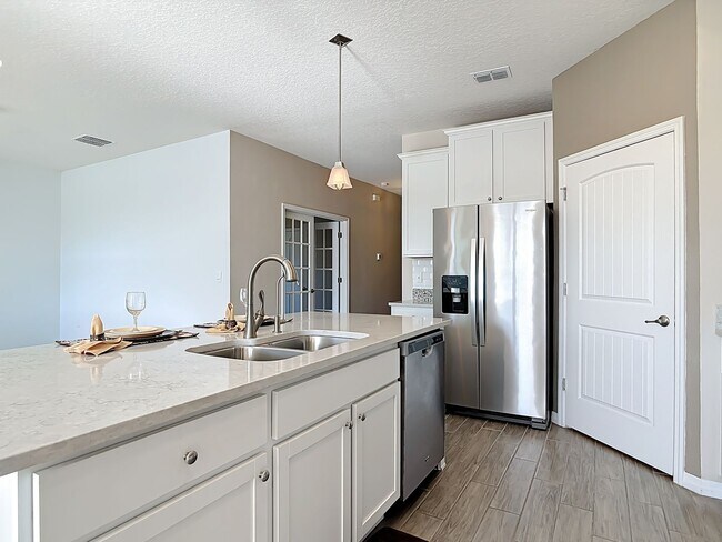 Building Photo - Beautiful Oak Leaf Preserve 3 Bedroom 2 Bathroom Smart Home