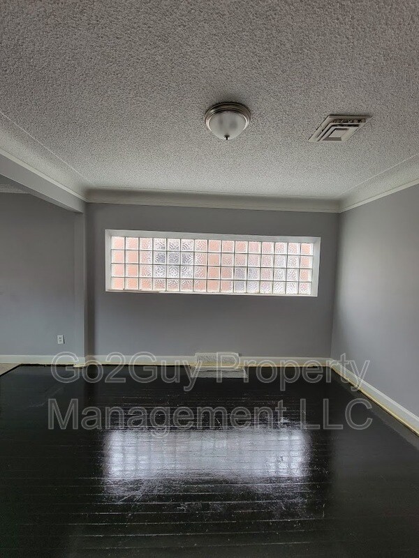 Building Photo - 18034 Birwood St