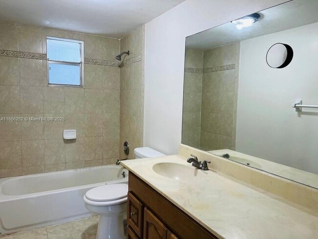 Building Photo - 9359 Fontainebleau Blvd