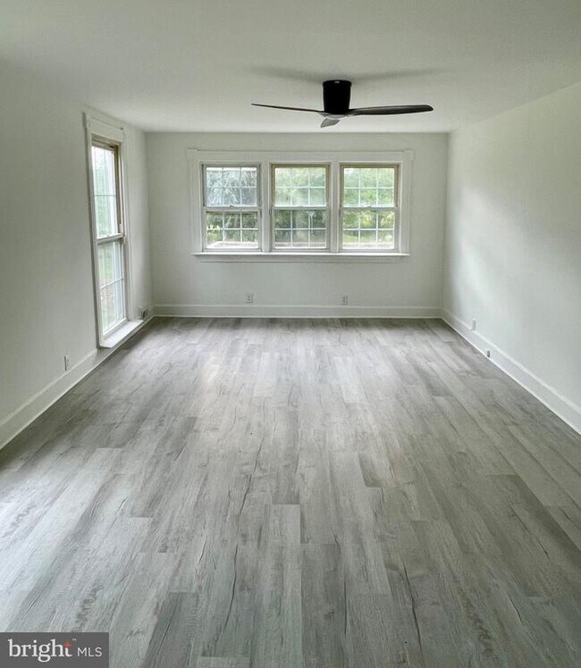 Building Photo - 471 N Elmwood Rd