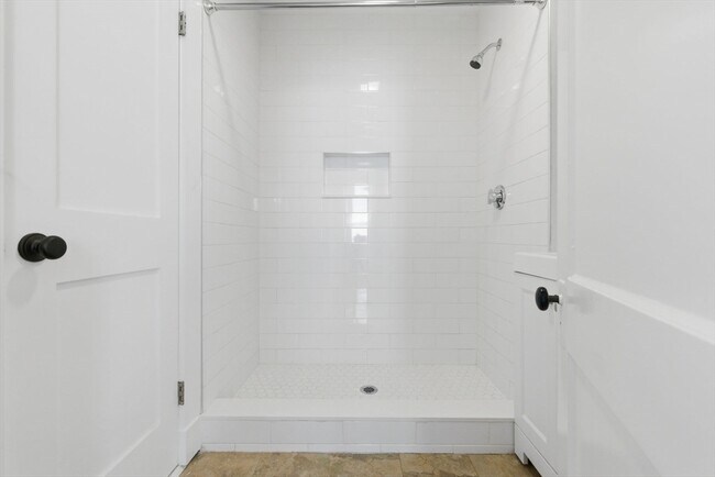 Building Photo - 9 Sumner Square