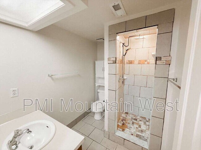 Building Photo - 142 N 200 W
