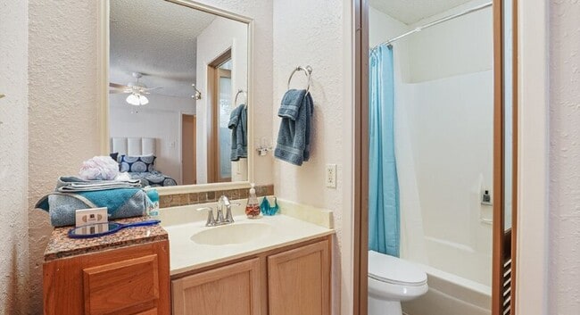 Building Photo - 4611 Cedargrove Dr