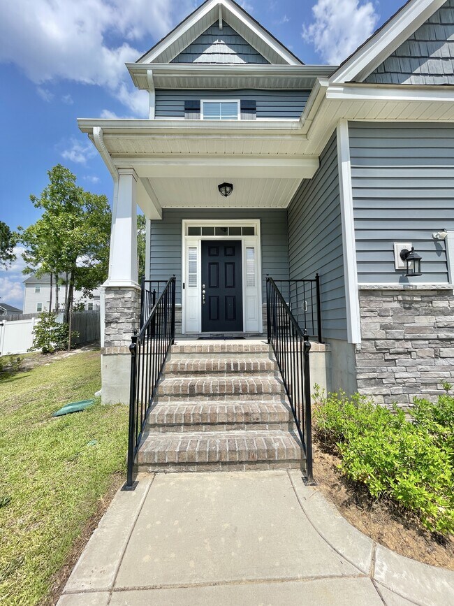 Building Photo - 148 Old Montague Way