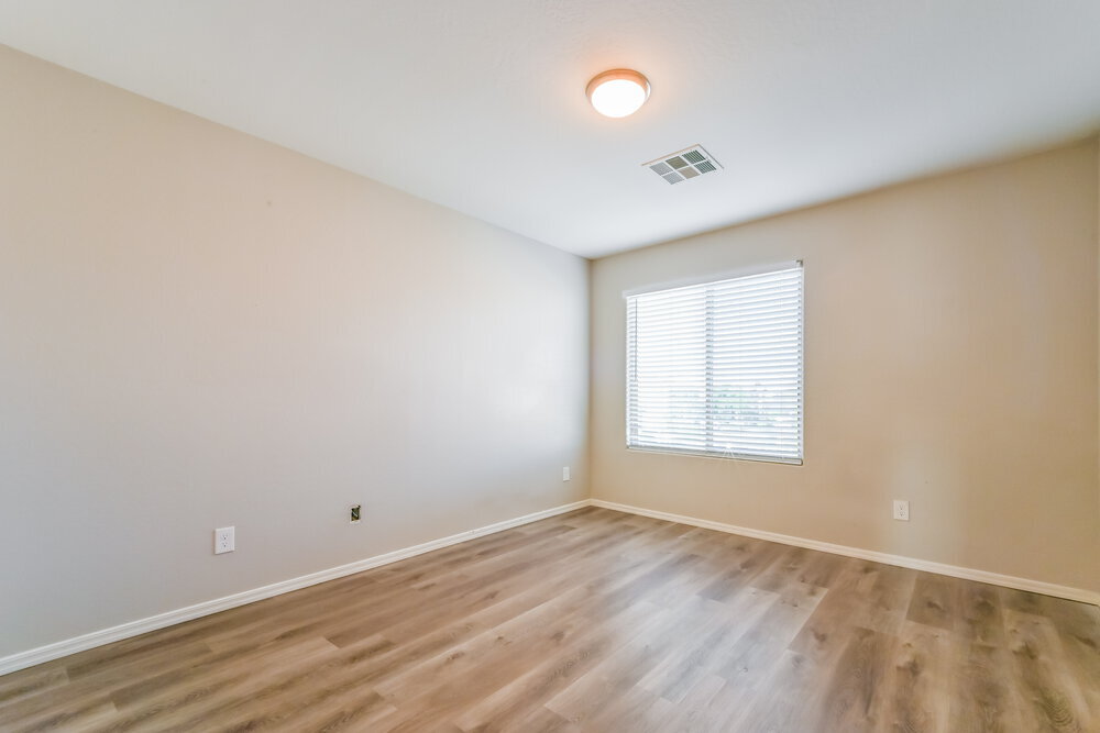 Building Photo - 28779 N Spur Dr