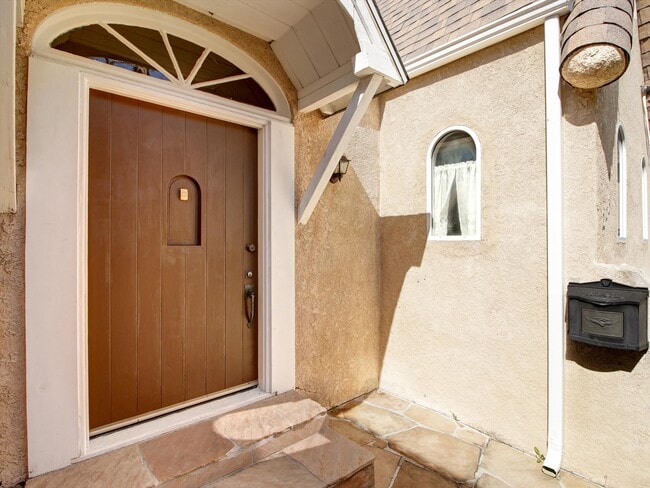 Building Photo - 203 S Stanley Dr