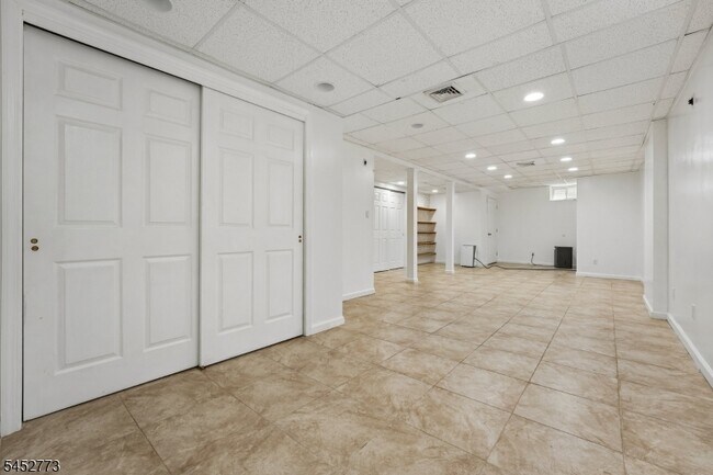 Building Photo - 4 Arbor Ct