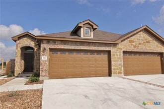 Building Photo - 553 Creekside Frst