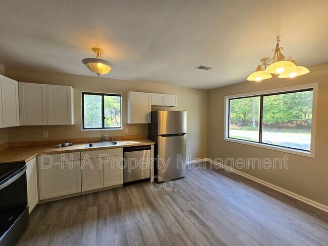 Building Photo - 602 Mountain View Way