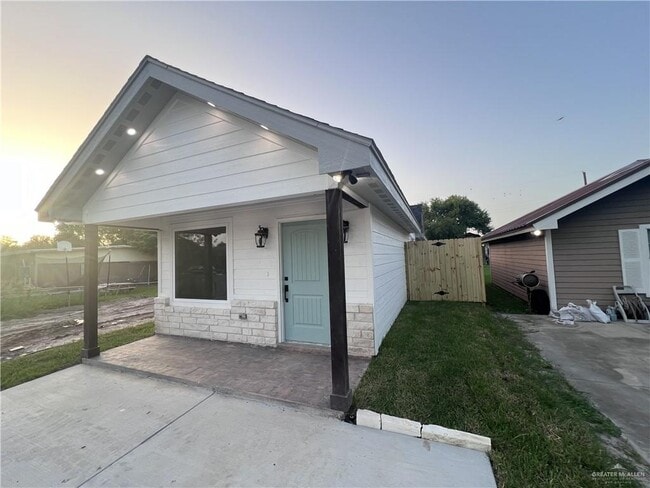 Building Photo - 19 La Paloma Ave