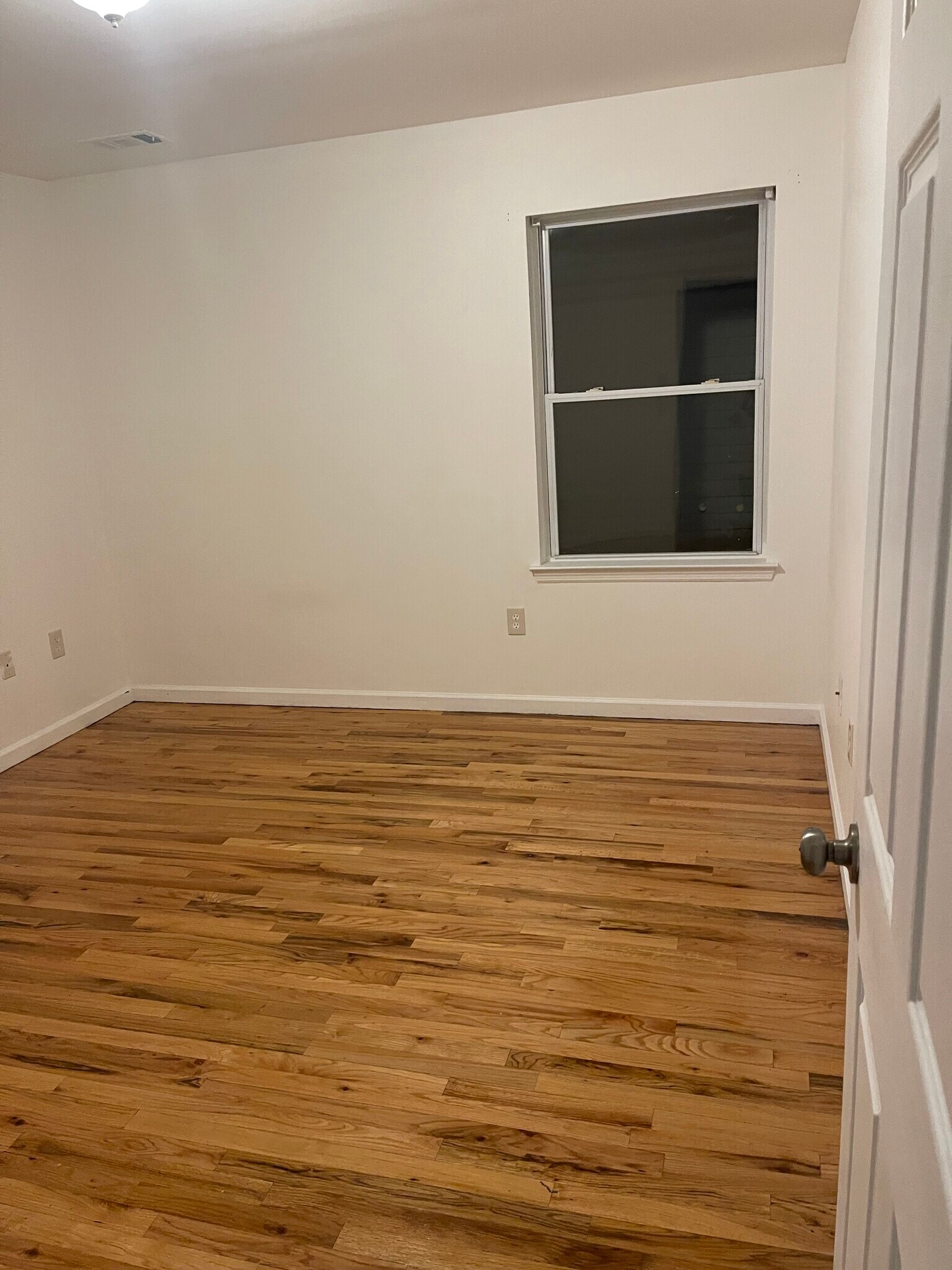 Building Photo - 613 S Park St