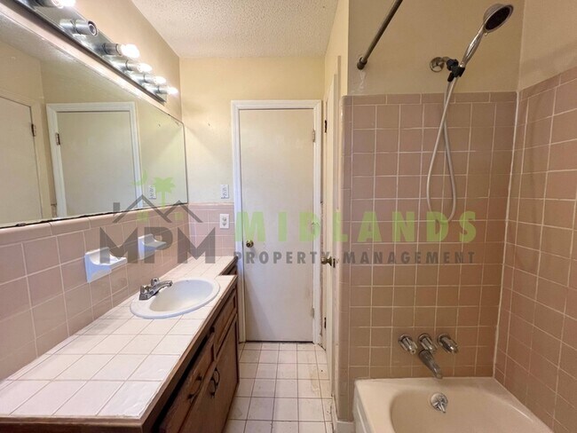 Building Photo - 1217 Faraway Dr