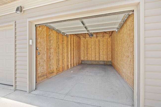 Building Photo - 8350 Cascade Ave