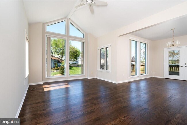 Building Photo - 1100 Paca Dr