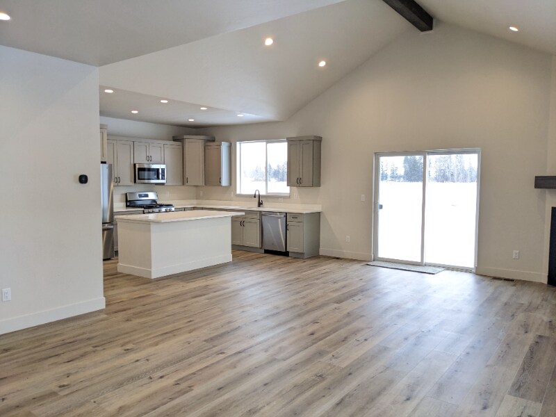 Building Photo - 4039 Snowberry Ave