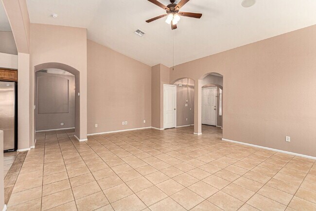 Building Photo - 10344 W Trumbull Rd