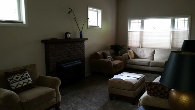 Building Photo - 118 S 1200 E