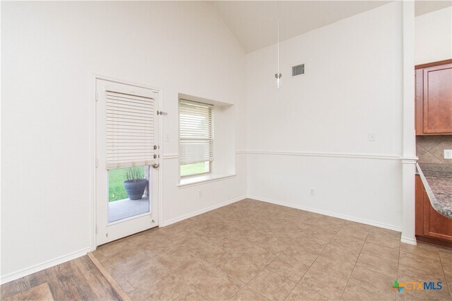 Building Photo - 7003 Osbaldo Dr