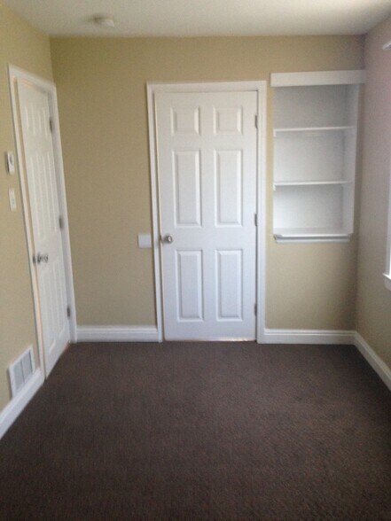 Building Photo - 935 Hayes N Ave