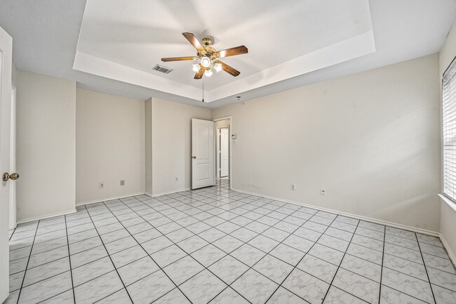 Building Photo - 12335 Shadowvista Dr