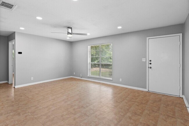 Building Photo - 2712 St Edwards Cir