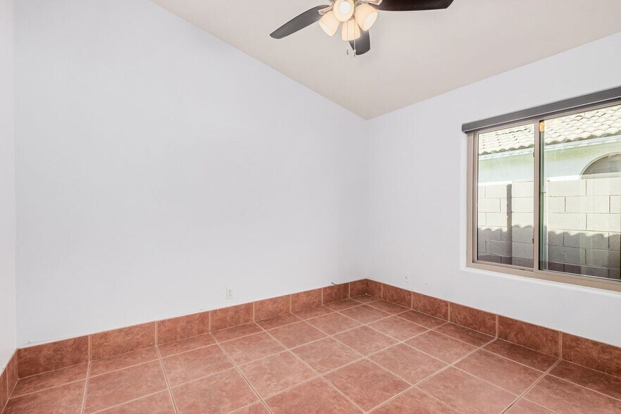 Building Photo - 3022 E Captain Dreyfus Ave