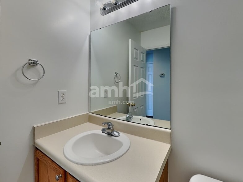 Building Photo - 2803 Stadium Dr