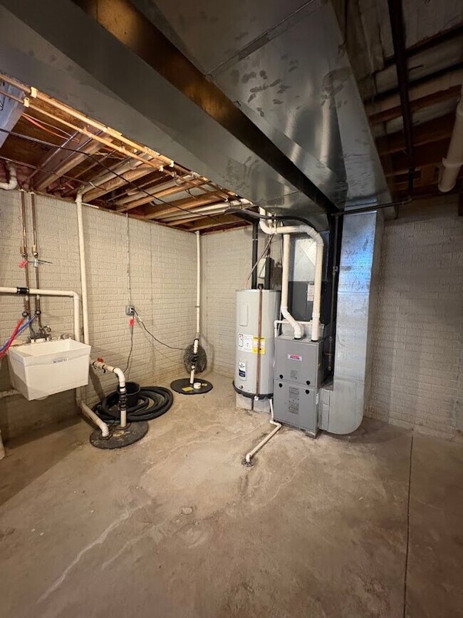 Building Photo - Three bedroom two bathroom home for rent