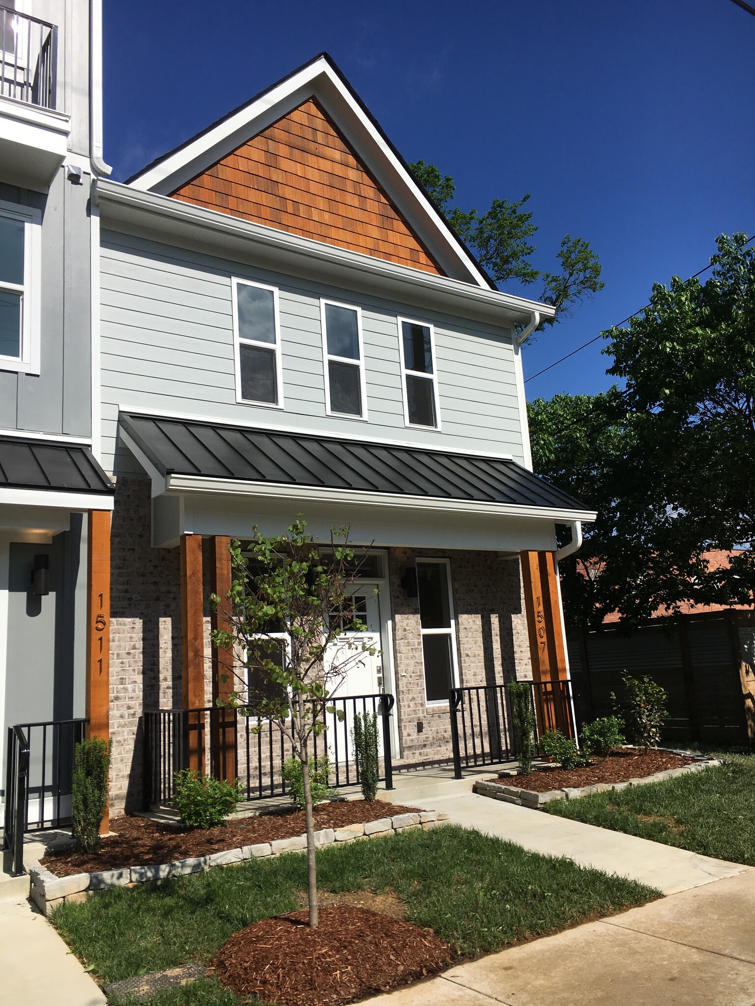End unit 2 story townhome, only 1 shared wall and lots of natural light. - 1507 Washington St