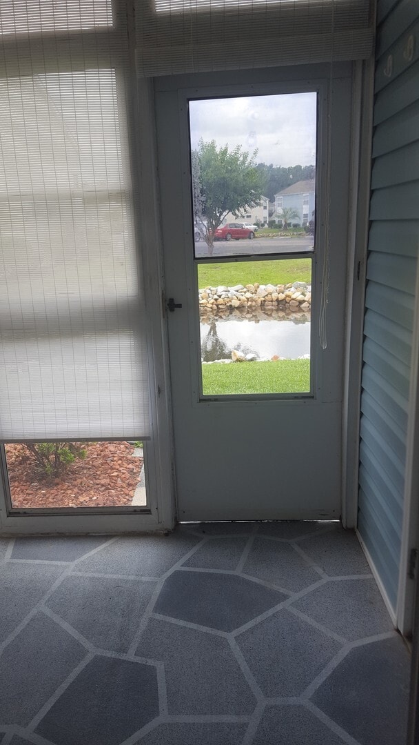 Building Photo - 1st Floor, 3 Bedroom, 2 Bath, Lakeside Con...