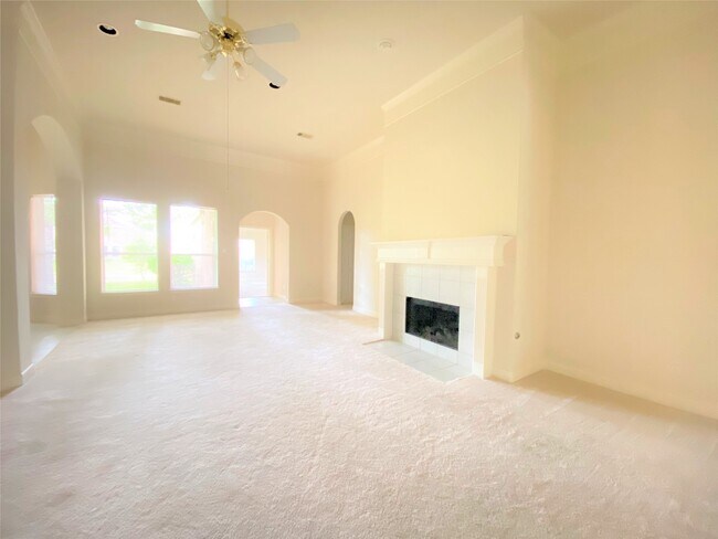 Building Photo - 10122 Meridian Lakes Dr