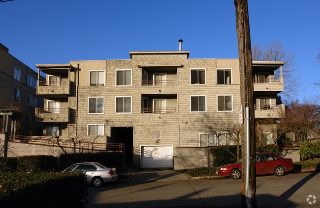 Building Photo - 6700 Roosevelt Apartments