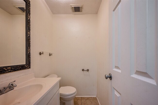 Building Photo - 11926 Osage Park Dr