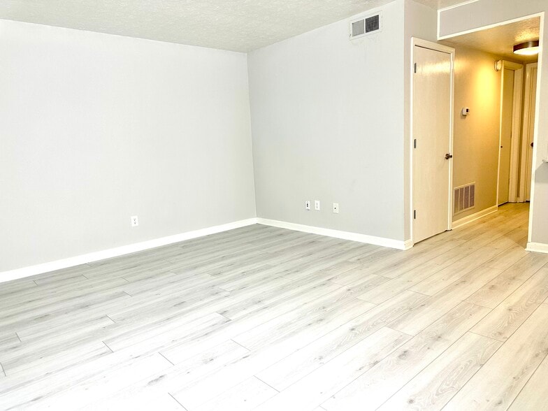 Building Photo - 124 S Sherrin Ave