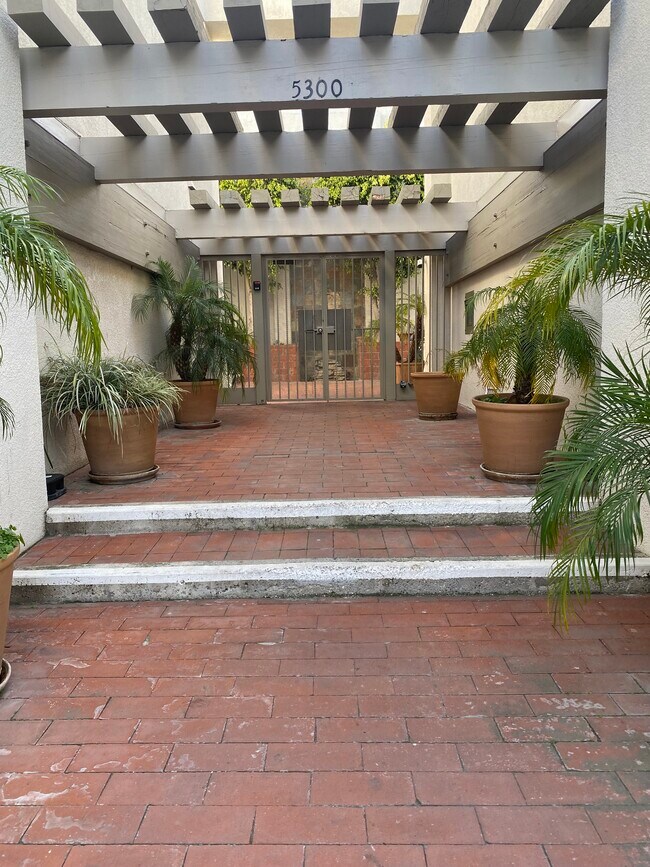 Security Building - 5300 Fairview Blvd