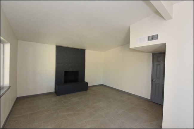 Building Photo - 10169 Dunbarton Dr