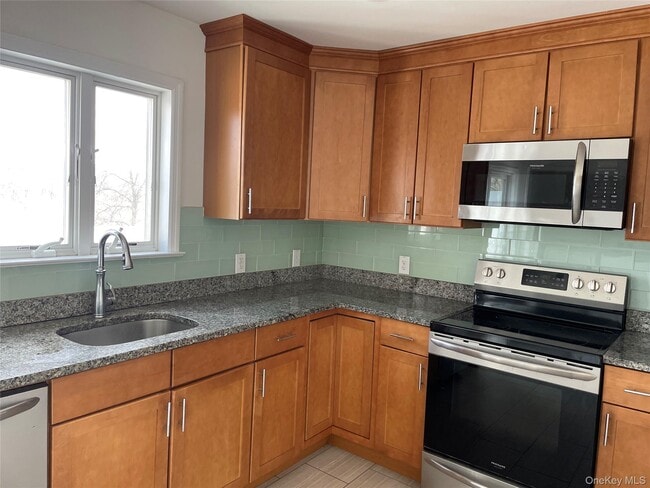 Building Photo - 62 Gibson Pl