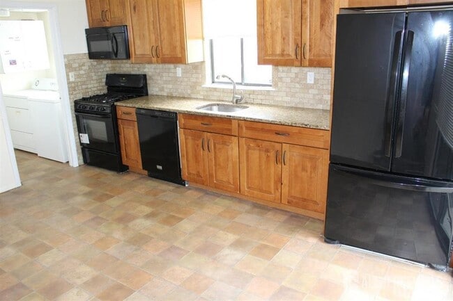 Building Photo - 3 Westgate Dr