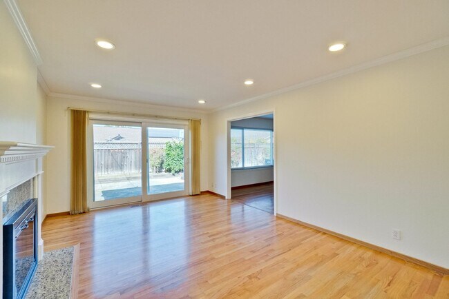 Building Photo - 5097 Forest Glen Dr