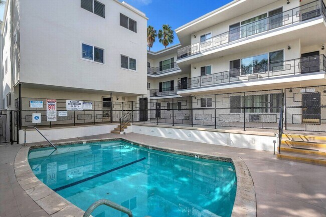 Building Photo - North of Sunset, Large 1 bed unit