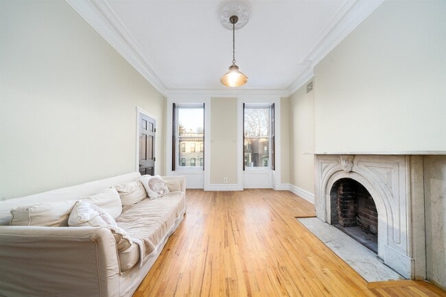 Building Photo - 828 Hudson St