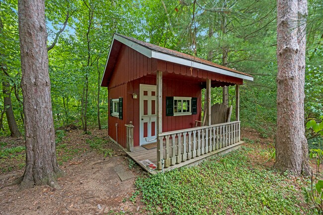 Building Photo - 3310 Lake Dr