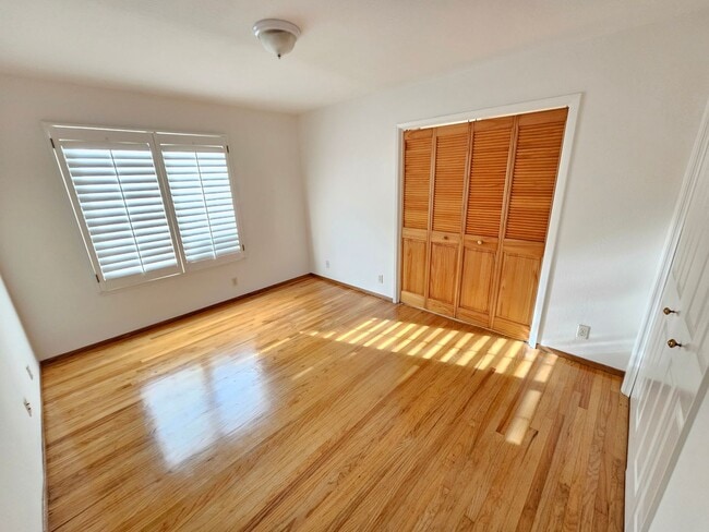 Building Photo - Beautiful Baker West Neighborhood