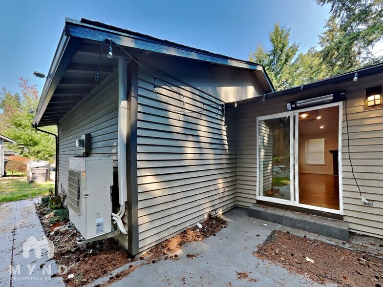 Building Photo - 11709 NE 98th St