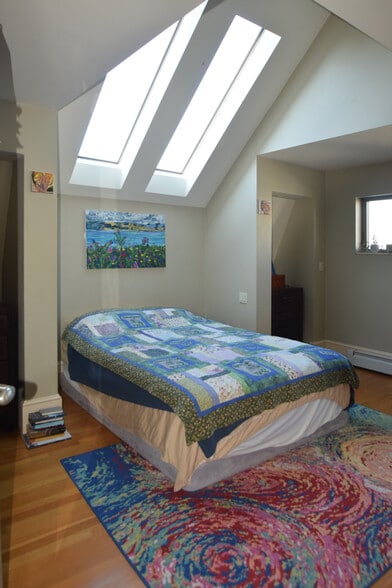 Grande Bedroom - 51 Russell Rd