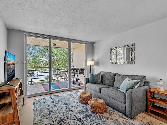 Building Photo - 9340 Lagoon Pl